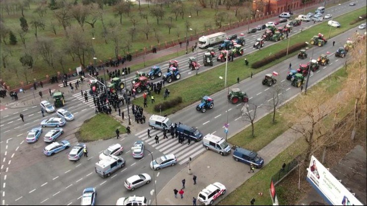 Zdaniem organizatorów, w Warszawie zjawiło się około 60 traktorów /Polsat News