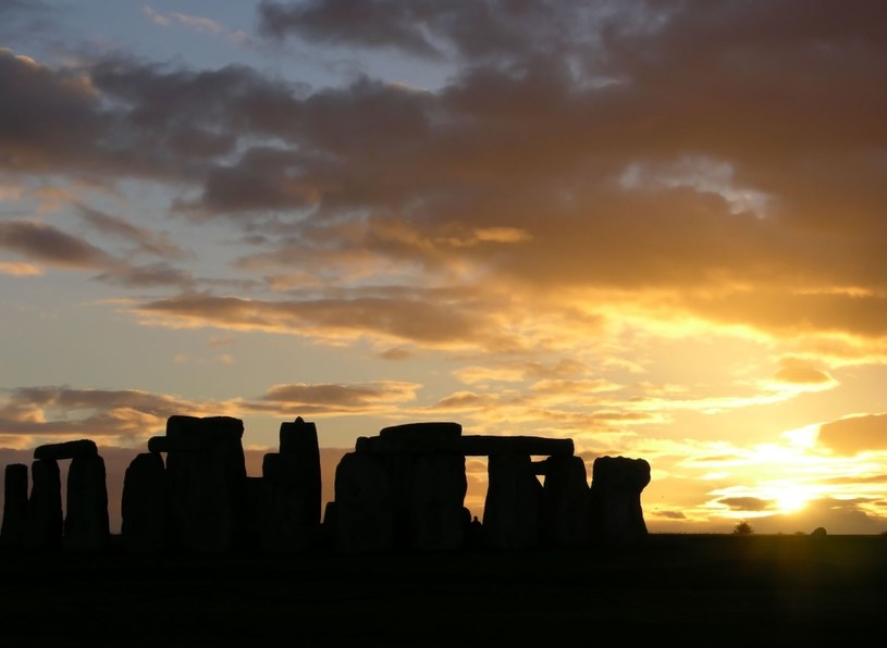 Zdaniem wielu jednym z najbardziej tajemniczych miejsc na świecie jest Stonehenge /123RF/PICSEL