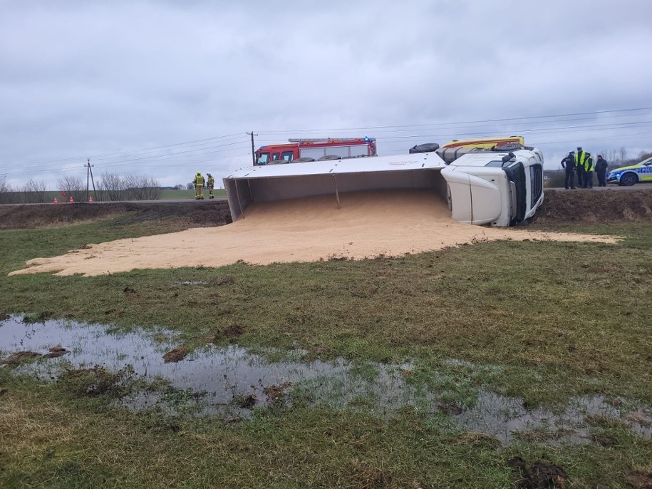 Zdarzenie drogowe na Mazowszu /Facebook / Komenda Powiatowa Państwowej Straży Pożarnej w Pułtusku /
