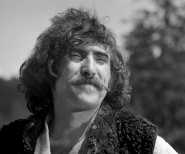 Zdecydowanie największą popularność zdobył rolą rozbójnika Gąsiora w kultowym serialu Jerzego Passendorfera"Janosik"(1974). Wystąpił m.in. obok Marka Perepeczki (Janosik), Witolda Pyrkosza (Pyzdra) i Bogusza Bilewskiego (Kwiczoł).