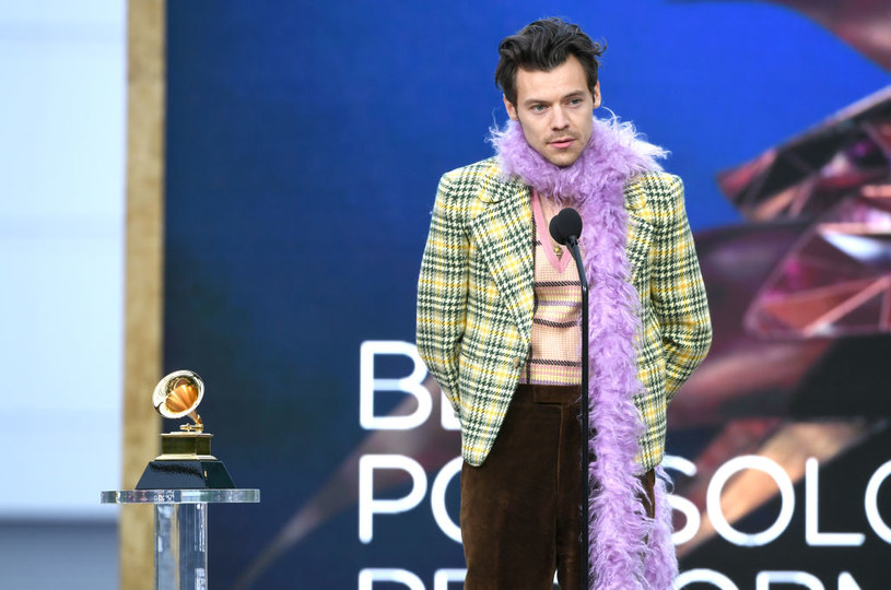 Zdecydowanie największym miłośnikiem męskich spódnic jest jednak Harry Styles, uznawany obecnie za ikonę mody męskiej / Kevin Winter / Staff /Getty Images