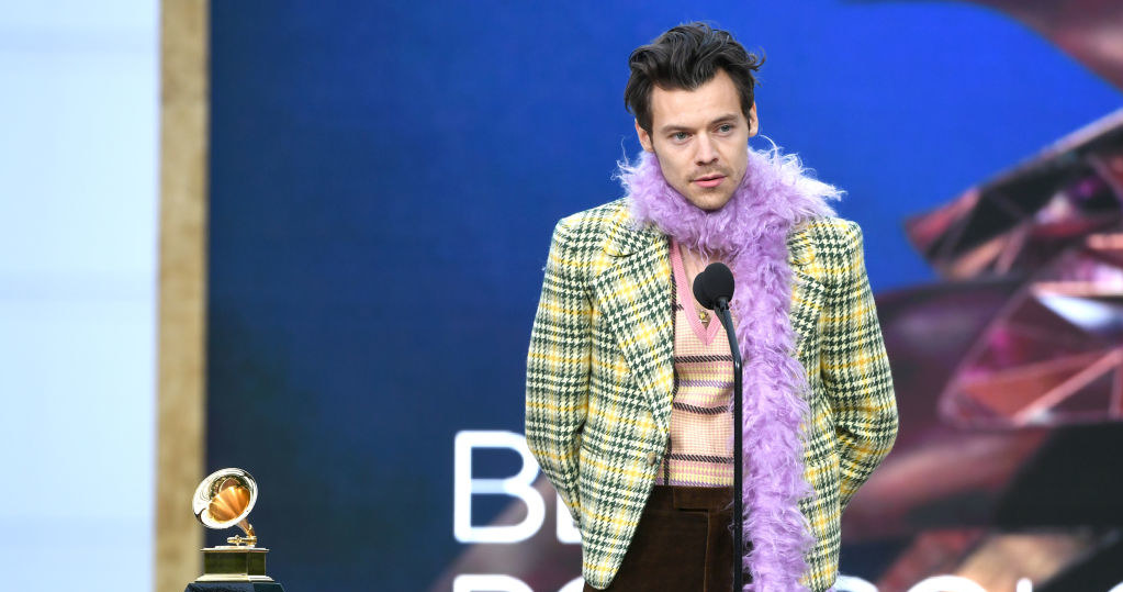 Zdecydowanie największym miłośnikiem męskich spódnic jest jednak Harry Styles, uznawany obecnie za ikonę mody męskiej / Kevin Winter / Staff /Getty Images