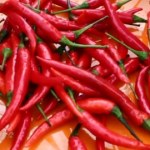 Zdeklasował konkurencję! W minutę pochłonął 34 papryczki chili