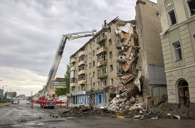 Zdemolowane budynki w Charkowie /SERGEY KOZLOV /PAP/EPA