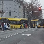 Zderzenie autobusów w Gliwicach. Jeden z kierowców wymusił pierwszeństwo