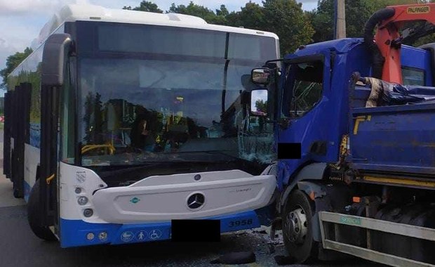 Zderzenie autobusu z ciężarówką w Rybniku. 19 osób poszkodowanych