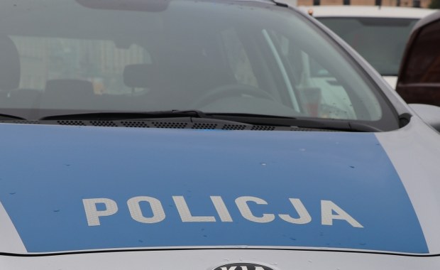 Zderzenie autobusu z radiowozem. Dwie osoby ranne