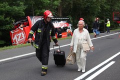 Zderzenie autobusu z samochodem osobowym. Są ranni