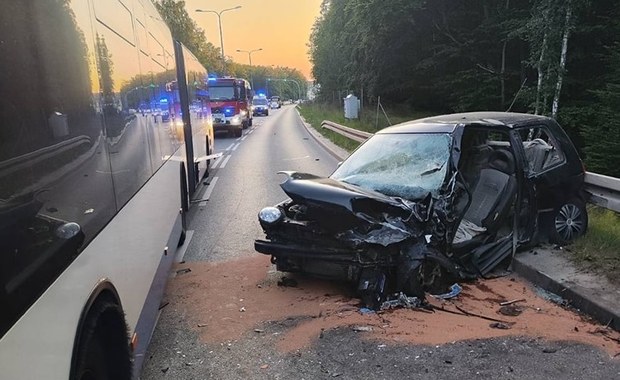 Zderzenie autobusu z samochodem w Gdyni. Trzy osoby ranne