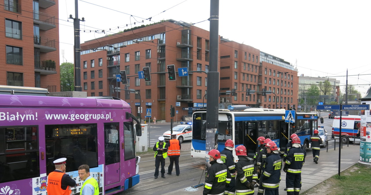 Zderzenie autobusu z tramwajem w Krakowie