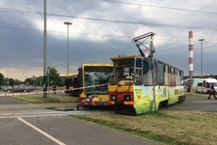 Zderzenie autobusu z tramwajem w Łodzi