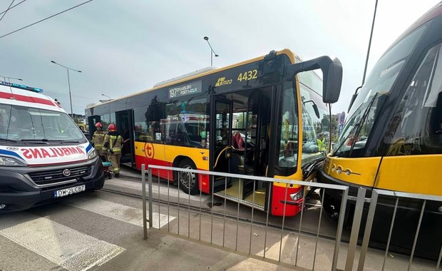 Zderzenie autobusu z tramwajem w Warszawie 