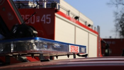 Zderzenie autokaru z autem. Samochodem jechała kobieta i dziecko 