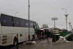 Zderzenie autokaru z dostawczakiem na moście Dębnickim. Galeria