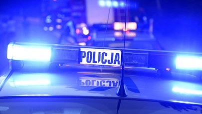 Zderzenie autokaru z osobówką. 1 osoba nie żyje, 13 rannych