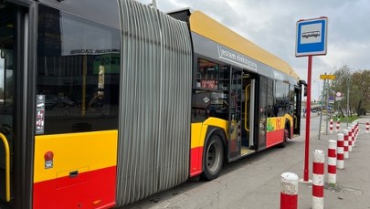 Zderzenie BMW z autobusem miejskim w Markach. Są ranni