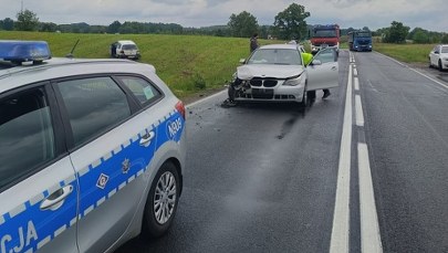 Zderzenie bmw z toyotą na Pomorzu. Wśród rannych dziecko i nastolatki 