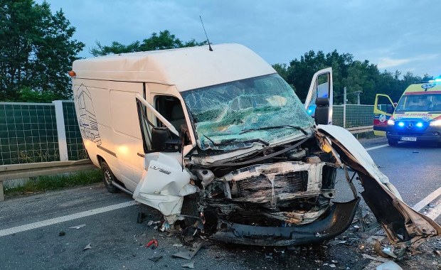 Zderzenie busa i osobówki w Dąbrowie Tarnowskiej. 3 osoby zginęły
