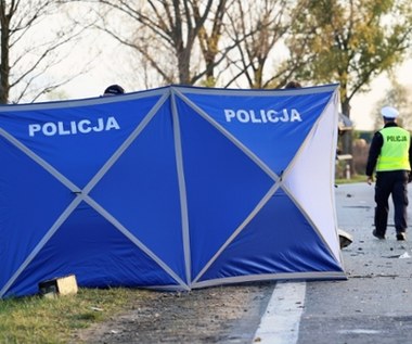 Zderzenie busa i osobówki. Zginęła jedna osoba, dwie zabrano do szpitala