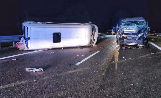 Zderzenie busów na autostradzie A4. 5 osób w szpitalu