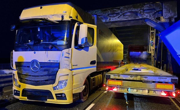 Zderzenie ciężarówek na moście w Grudziądzu. Ruch wahadłowy