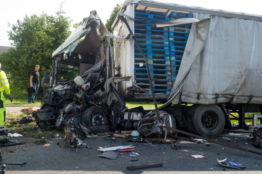 Zderzenie ciężarówek w Gomulinie /Grzegorz Michałowski /PAP