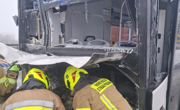 Zderzenie ciężarówki i autobusu na zakopiance