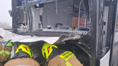 Zderzenie ciężarówki i autobusu na zakopiance