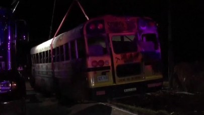Zderzenie ciężarówki i autobusu szkolnego. Są ofiary