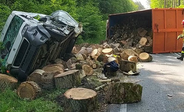 Zderzenie ciężarówki z busem w okolicach Konotopu. Są ranni