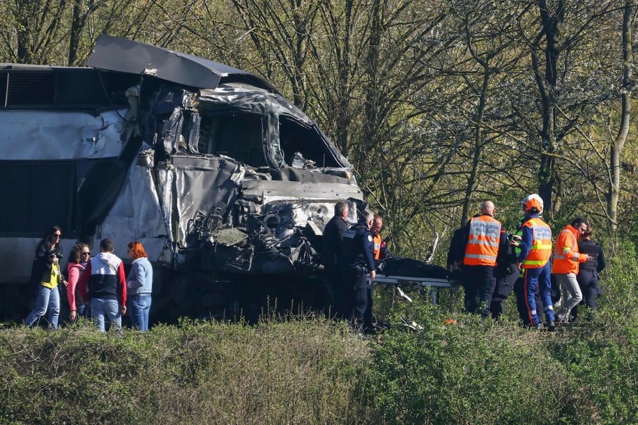 Zderzenie ciężarówki z pociągiem TGV na północy Francji /SAMEER AL-DOUMY/AFP/East News /East News