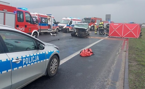 Zderzenie czterech aut w Słabomierzu. Jedna osoba nie żyje