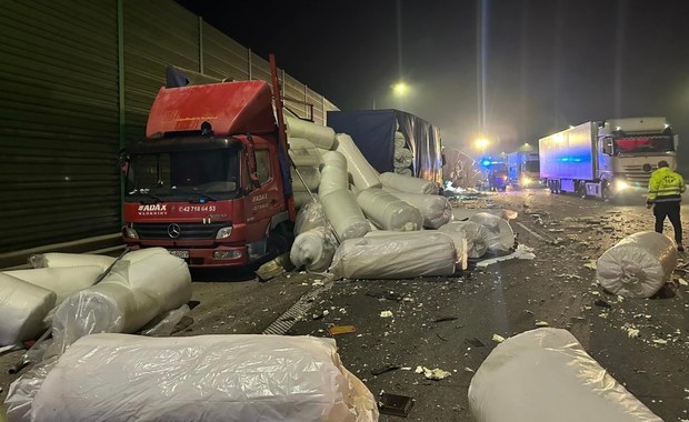 Zderzenie czterech ciężarówek na A1. Dwie osoby ranne