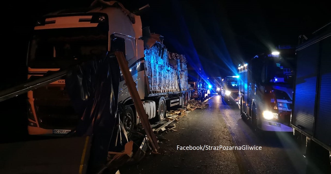 Zderzenie czterech ciężarówek na A4. Zginął 64-latek