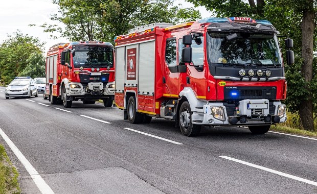 Zderzenie czterech osobówek i ciężarówki w Brzozie