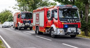 Zderzenie czterech osobówek i ciężarówki w Brzozie
