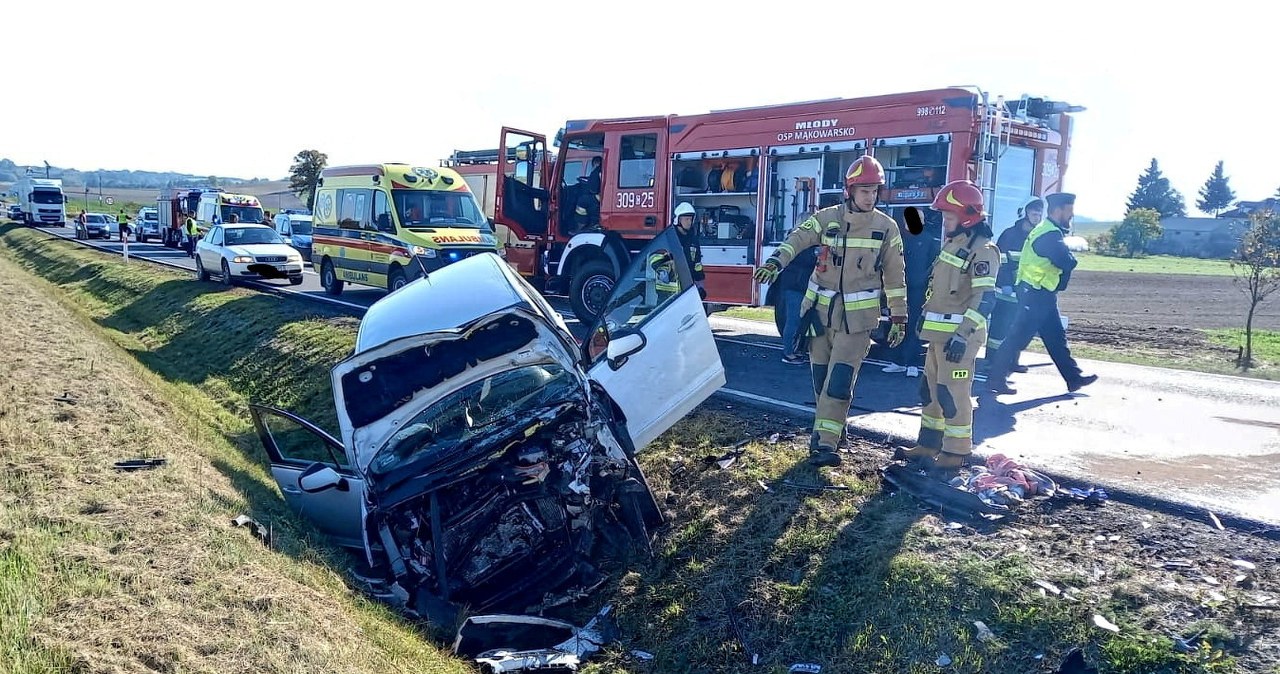 Zderzenie dwóch aut na DK 25. Jedna osoba zginęła