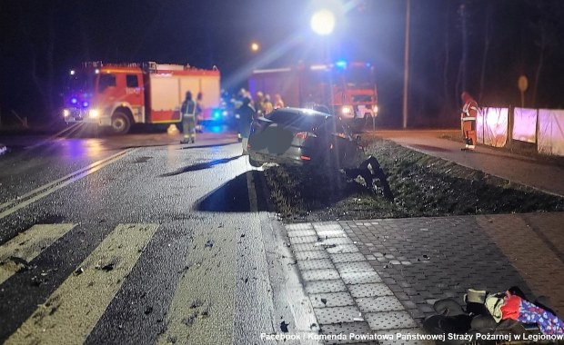 Zderzenie dwóch aut na Mazowszu. Trzy osoby w szpitalu