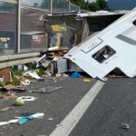 Zderzenie kampera z ciężarówką na zakopiance. Dwie osoby ranne