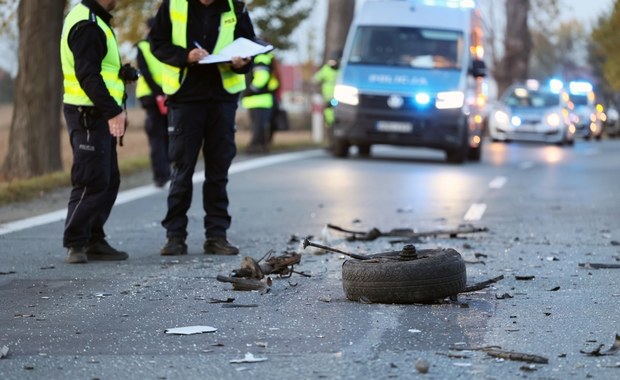 Zderzenie osobówki z "elką". Jedna osoba w szpitalu