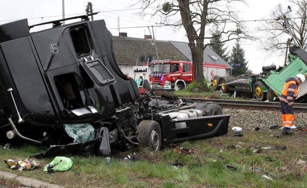 Zderzenie pociągu i ciężarówki. Dziś przesłuchanie kierowcy auta