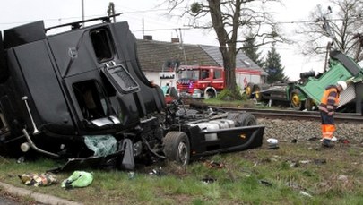Zderzenie pociągu i ciężarówki. Dziś przesłuchanie kierowcy auta