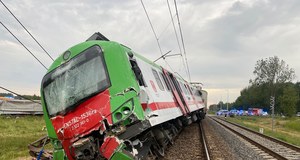 Zderzenie pociągu z ciężarówką na Podlasiu. Ewakuowano pasażerów
