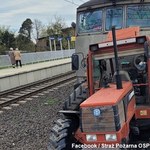 Zderzenie pociągu z traktorem. Jedna osoba ranna