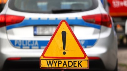 Zderzenie radiowozu z osobówką. Trzy osoby w szpitalu