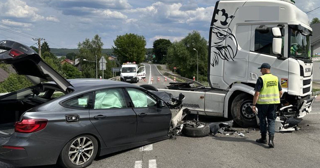 Zderzenie radiowozu ze Scanią. Kontrowersyjny wypadek pod Starachowicami /ITD /materiały prasowe