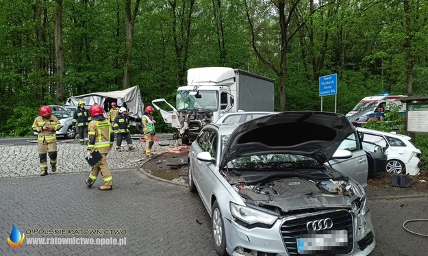 Zderzenie sześciu pojazdów na drodze krajowej nr 11 /KP PSP w Oleśnie /