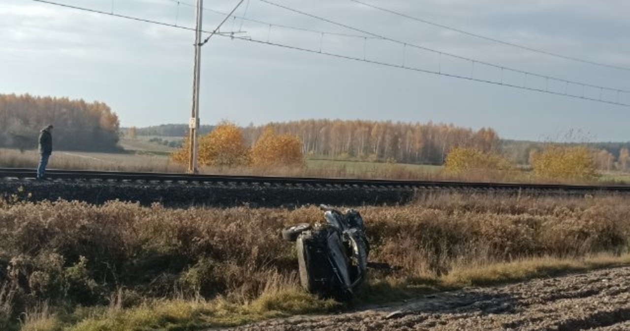 Zderzenie szynobusa z osobówką. Nie żyje jedna osoba