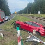 Zderzenie szynobusu z alfa romeo. Dwie osoby w szpitalu