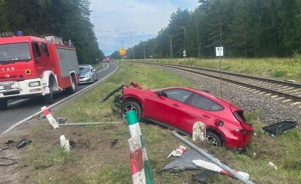 Zderzenie szynobusu z alfa romeo. Dwie osoby w szpitalu